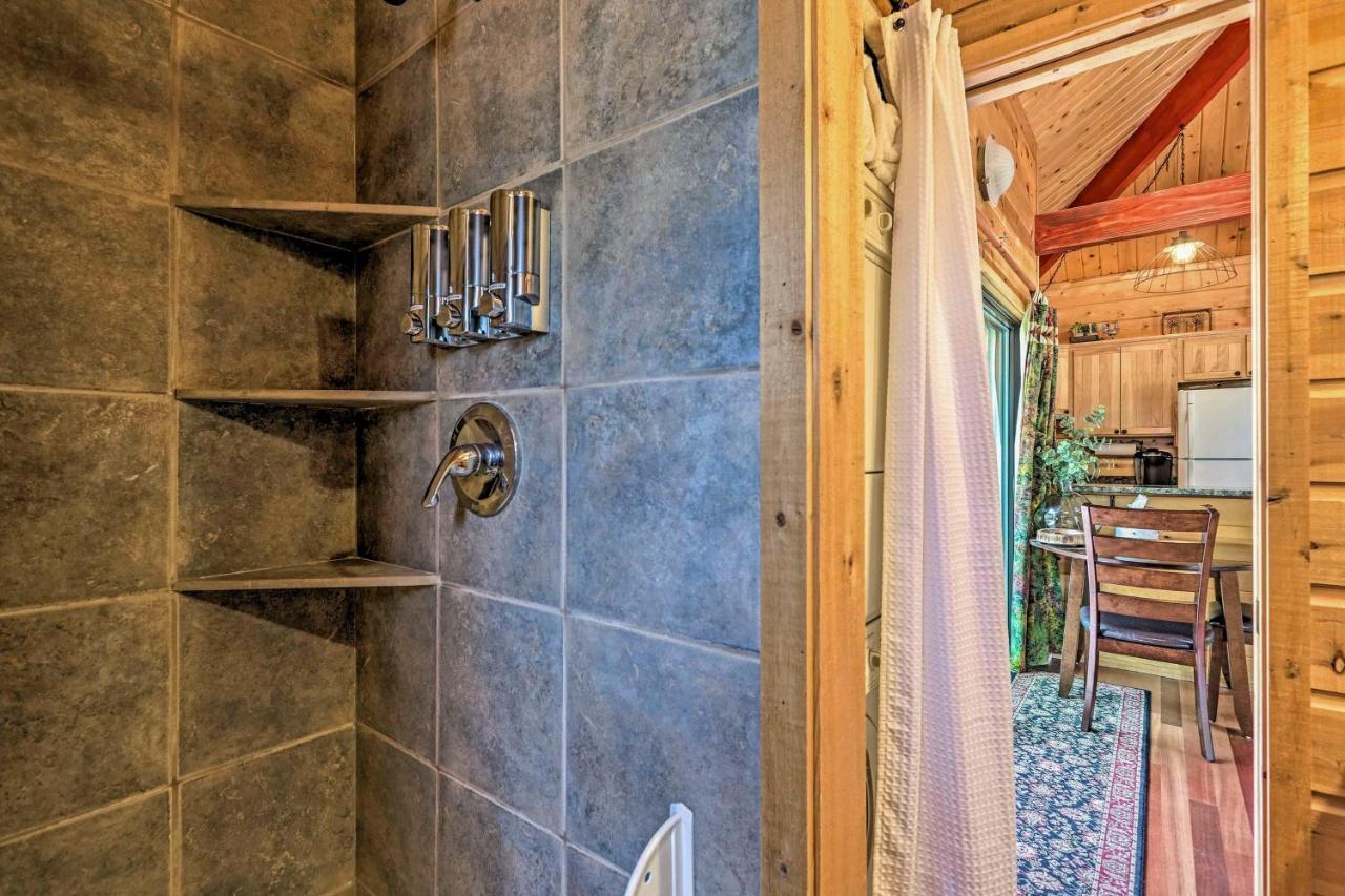 Romantic Strawberryandpine Studio Cabin With Deck! Exterior foto